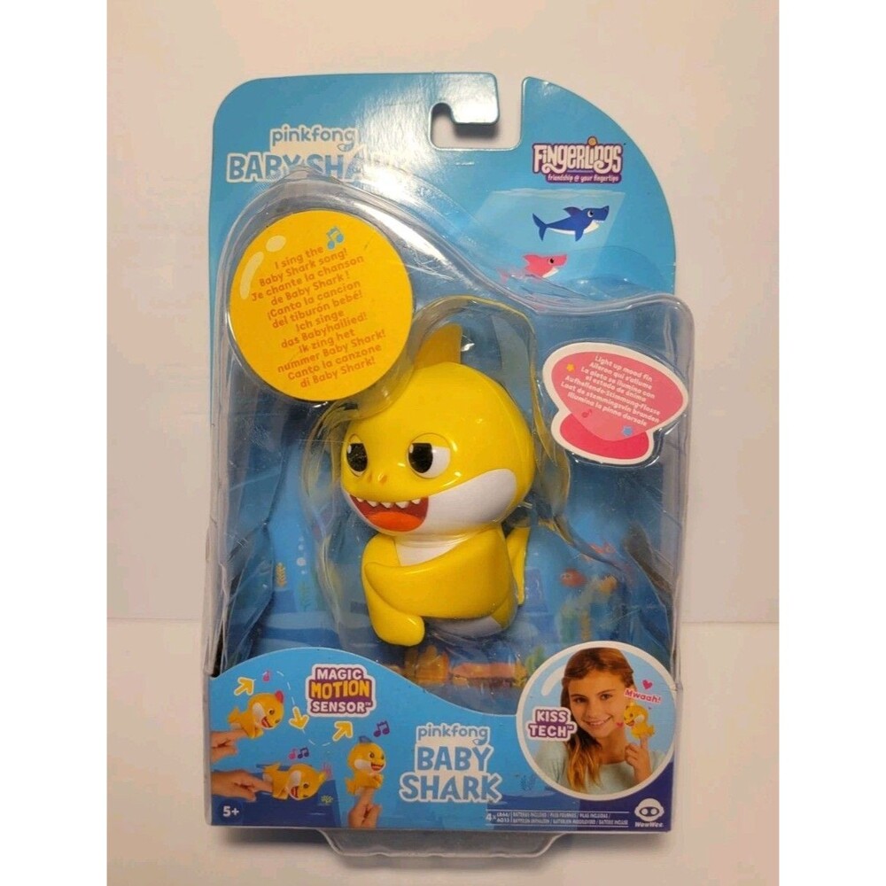 Wowwee Fingerlings Pinkfong Baby Shark Brand New Yellow Mommy Daddy Grandpa